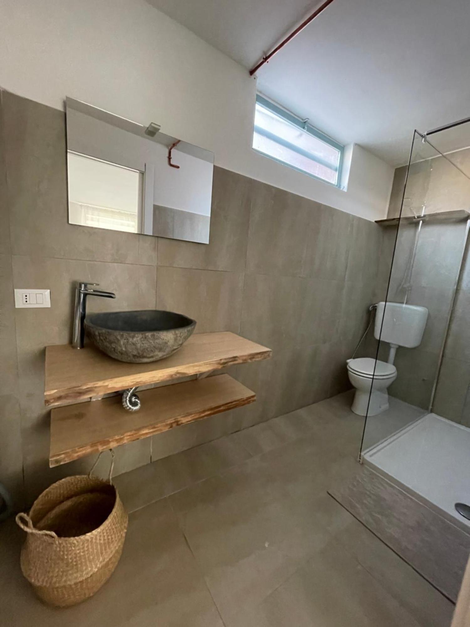 The Ugly Duckling Apartment Dormelletto Luaran gambar