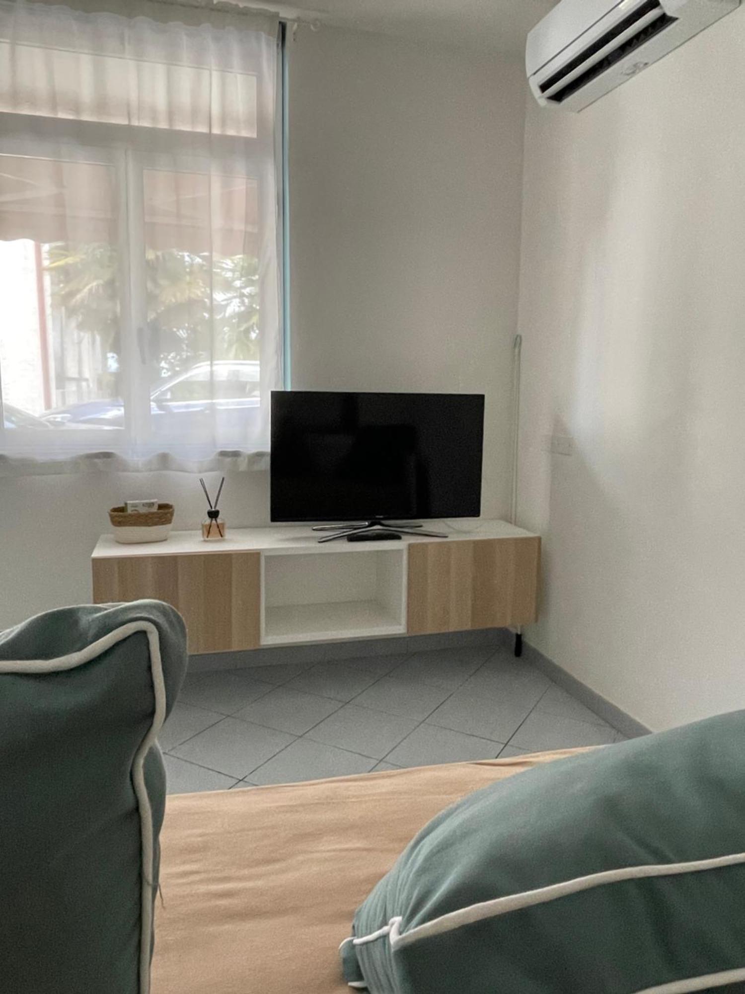 The Ugly Duckling Apartment Dormelletto Luaran gambar