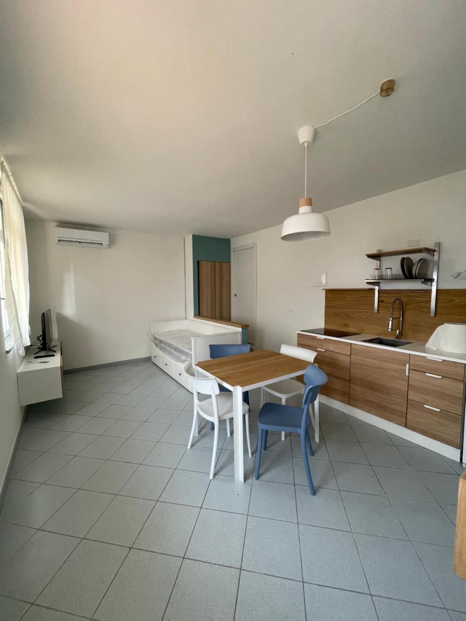 The Ugly Duckling Apartment Dormelletto Luaran gambar